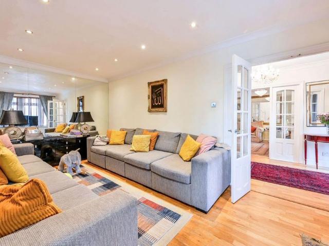 7 bedroom detached house to rent
