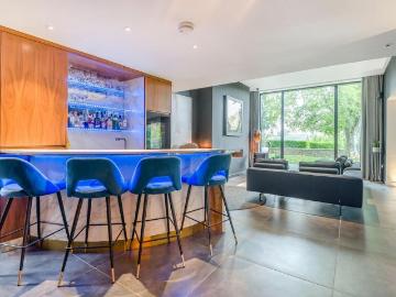 7 bedroom detached house to rent