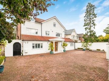 7 bedroom detached house to rent