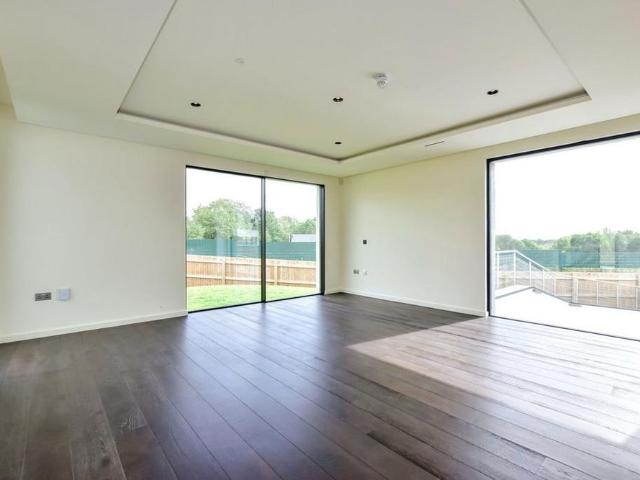 7 bedroom detached house to rent