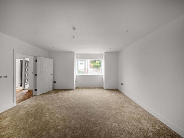 7 bedroom detached house to rent