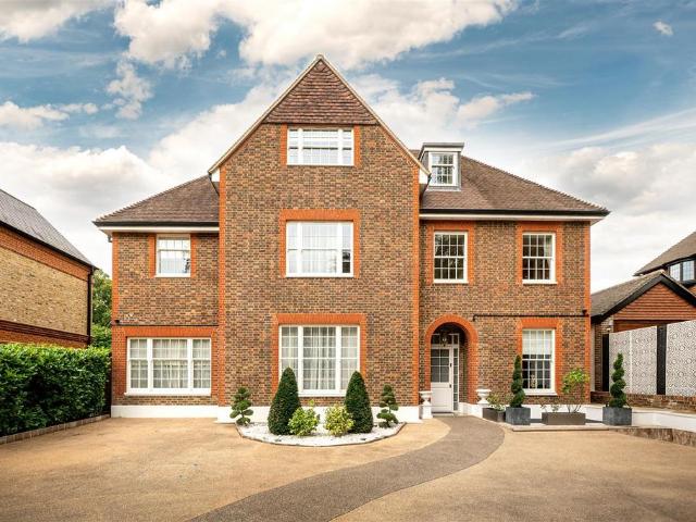 7 bedroom detached house to rent