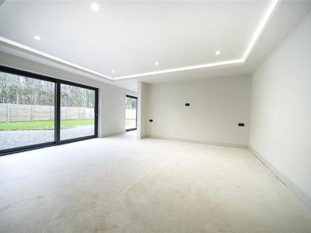 7 bedroom detached house to rent