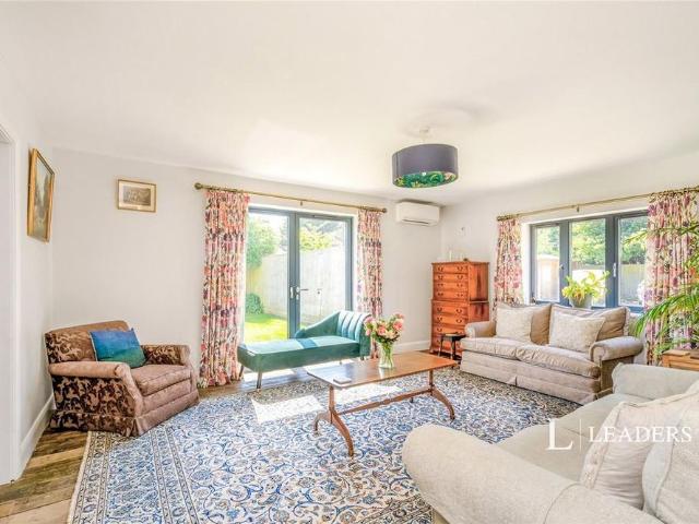 7 bedroom detached house to rent