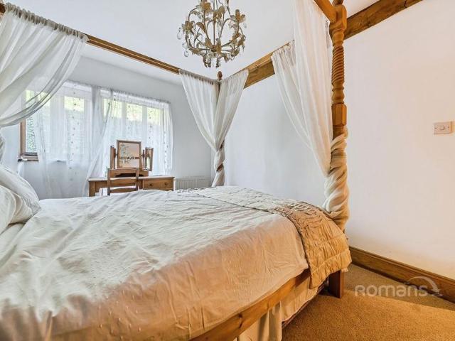 7 bedroom detached house to rent