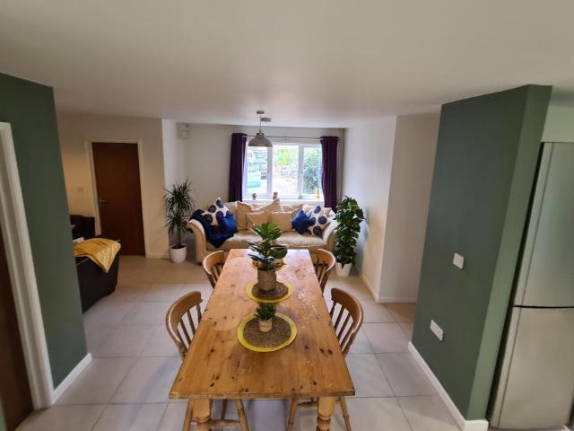 7 bedroom detached house to rent