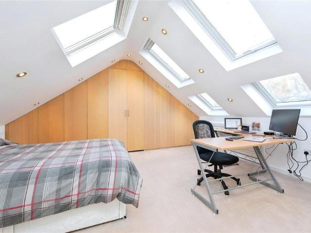 7 bedroom detached house to rent