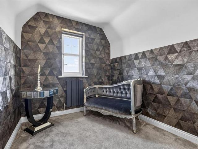 7 bedroom detached house to rent