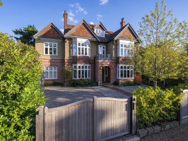 7 bedroom detached house to rent