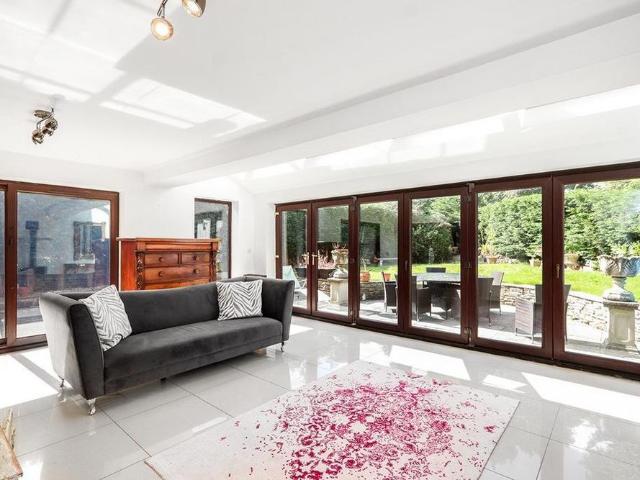 7 bedroom detached house to rent