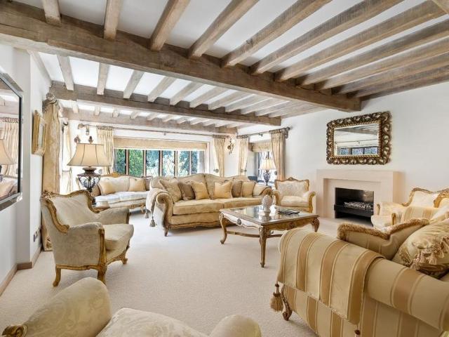 7 bedroom detached house to rent