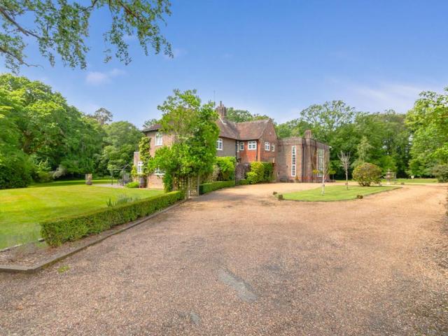 7 bedroom detached house to rent