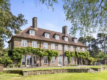 7 bedroom detached house to rent