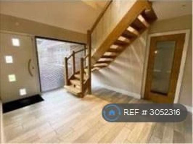 7 bedroom detached house to rent