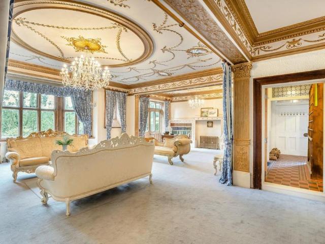 7 bedroom detached house to rent