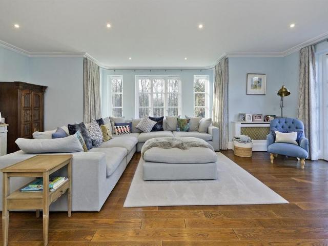 7 bedroom detached house to rent