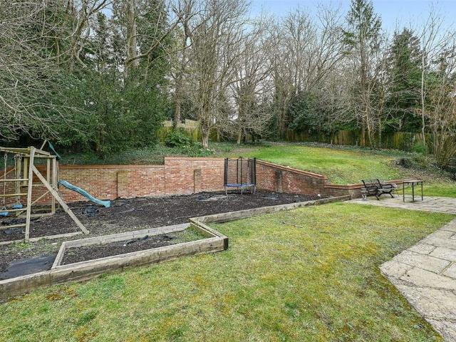 7 bedroom detached house to rent
