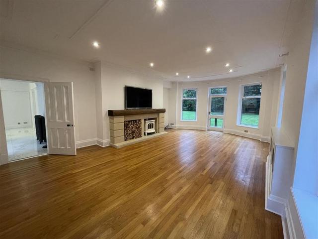 7 bedroom detached house to rent