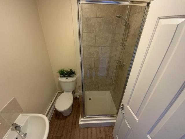 7 bedroom detached house to rent