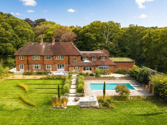 7 bedroom detached house to rent