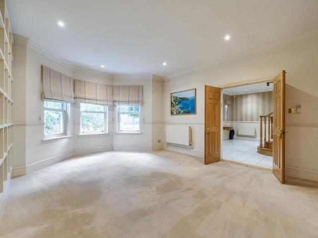 7 bedroom detached house to rent