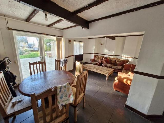 7 bedroom detached house to rent