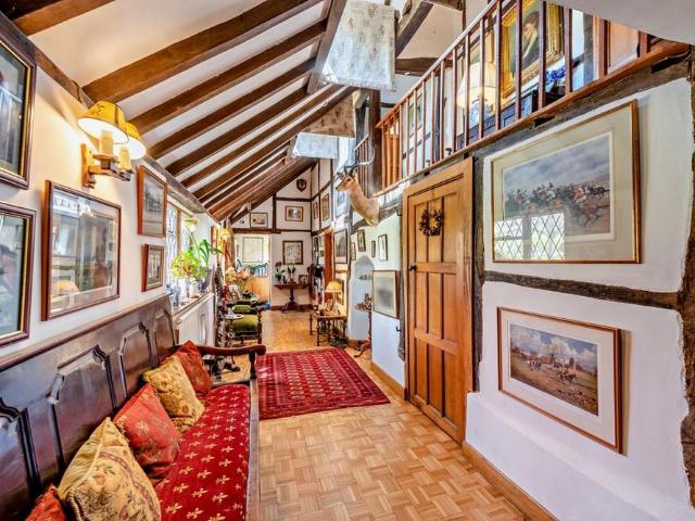 7 bedroom detached house to rent