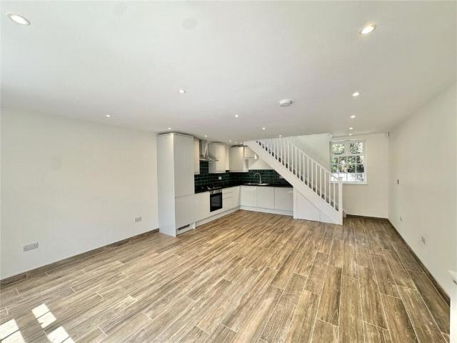 7 bedroom detached house to rent