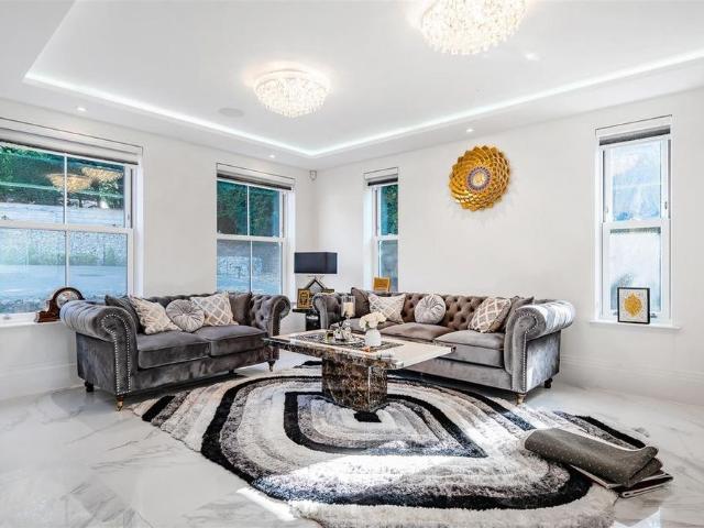 7 bedroom detached house to rent
