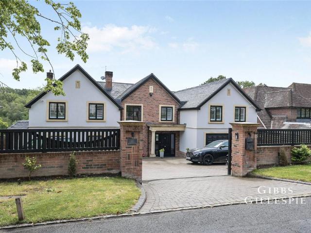 7 bedroom detached house to rent