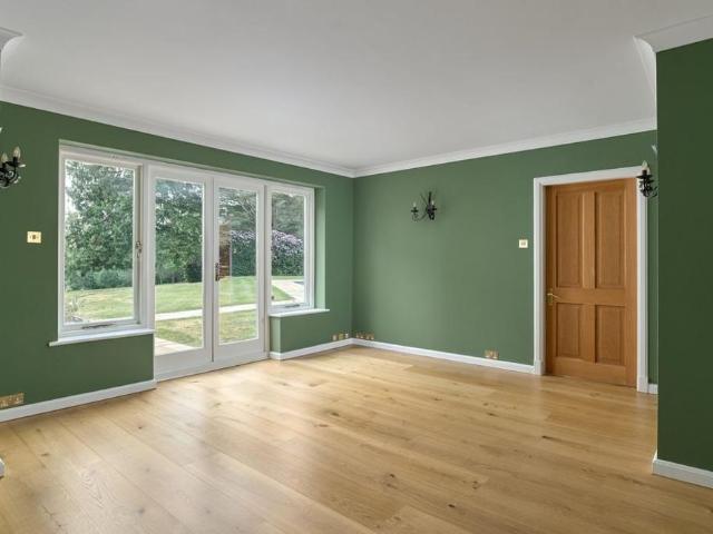 7 bedroom detached house to rent