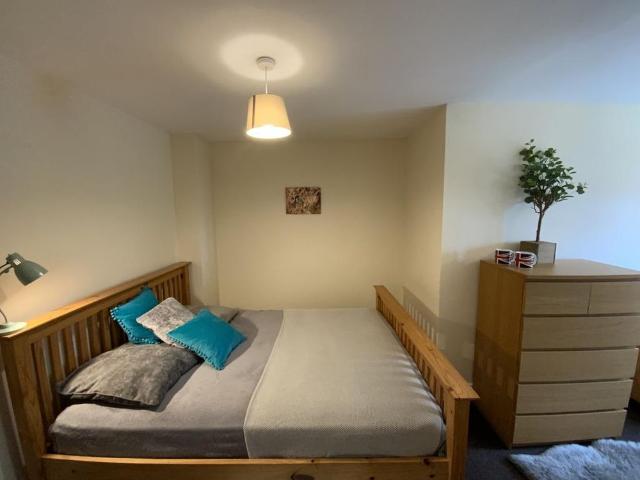 7 bedroom detached house to rent