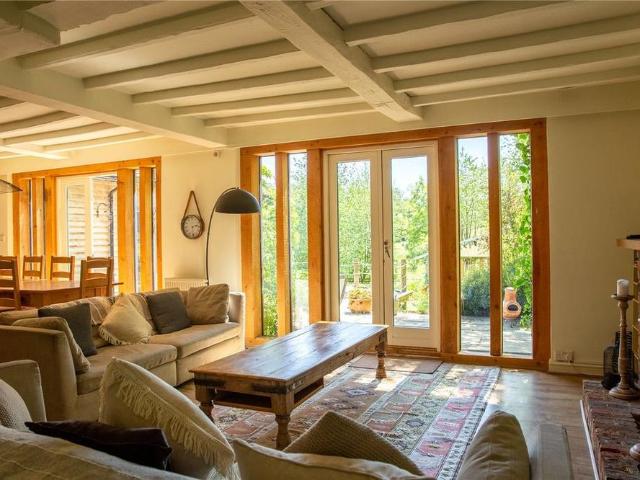7 bedroom detached house to rent