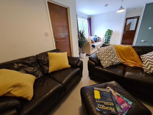 7 bedroom detached house to rent