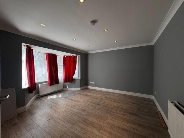 7 bedroom detached house to rent