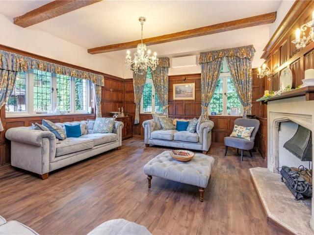 7 bedroom detached house to rent