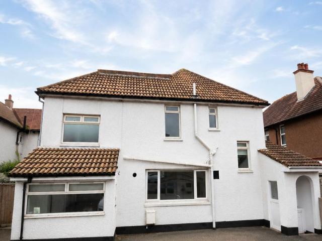 7 bedroom detached house to rent