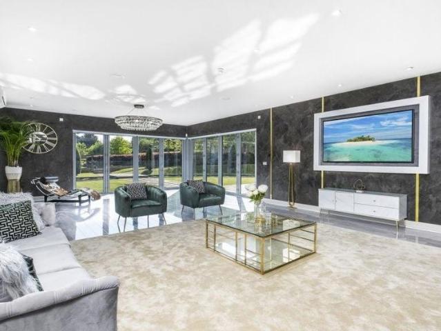 7 bedroom detached house to rent