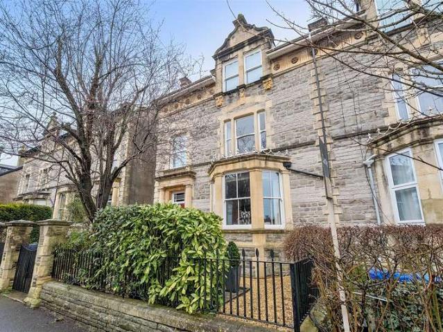 7 Bedroom Semi Detached House