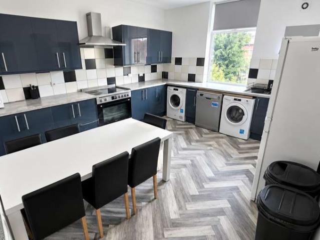 7 Bedroom End Of Terrace House