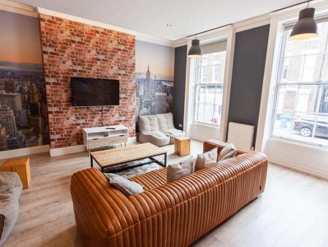 7 Bedroom End Of Terrace House