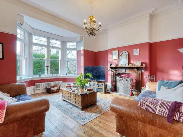 7 bedroom end of terrace house for sale