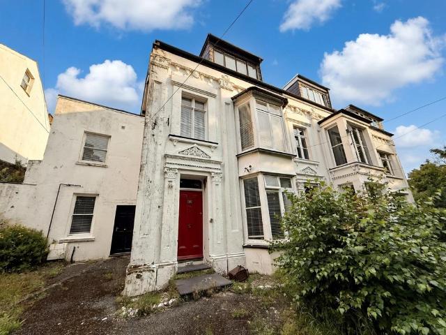 7 bedroom end of terrace house for sale