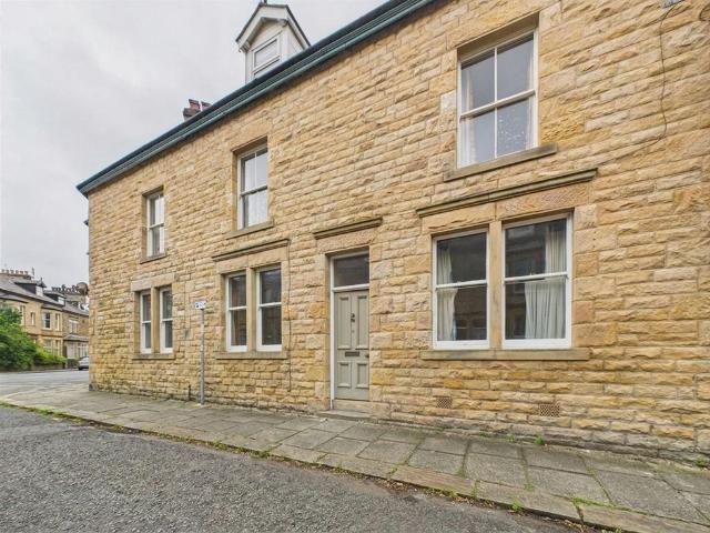 7 bedroom end of terrace house for sale