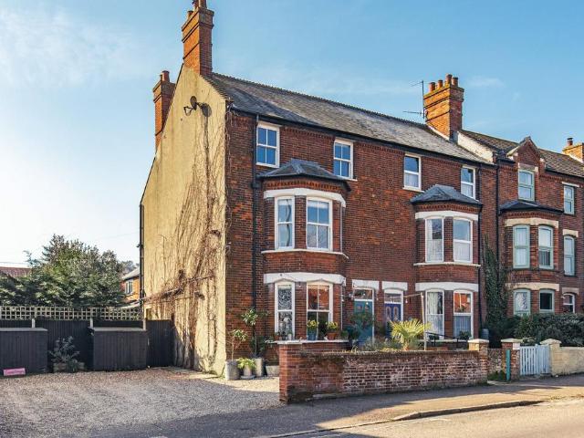 7 bedroom end of terrace house for sale