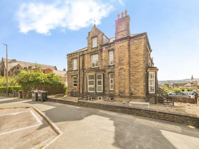 7 bedroom end of terrace house for sale