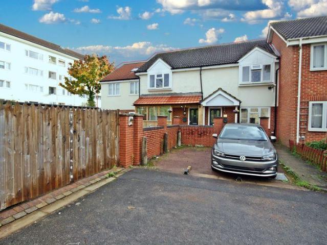 7 bedroom end of terrace house for sale