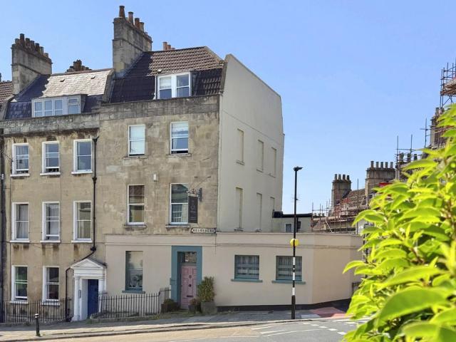 7 bedroom end of terrace house for sale