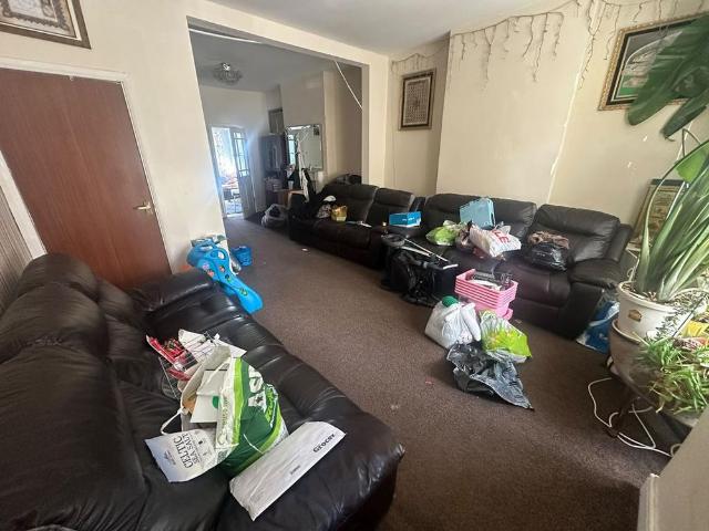 7 bedroom end of terrace house to rent