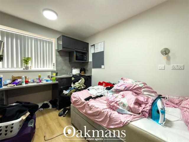 7 bedroom end of terrace house to rent